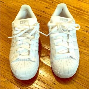 ADIDAS SUPERSTAR: KIDS 4.5, WOMENS 6.5